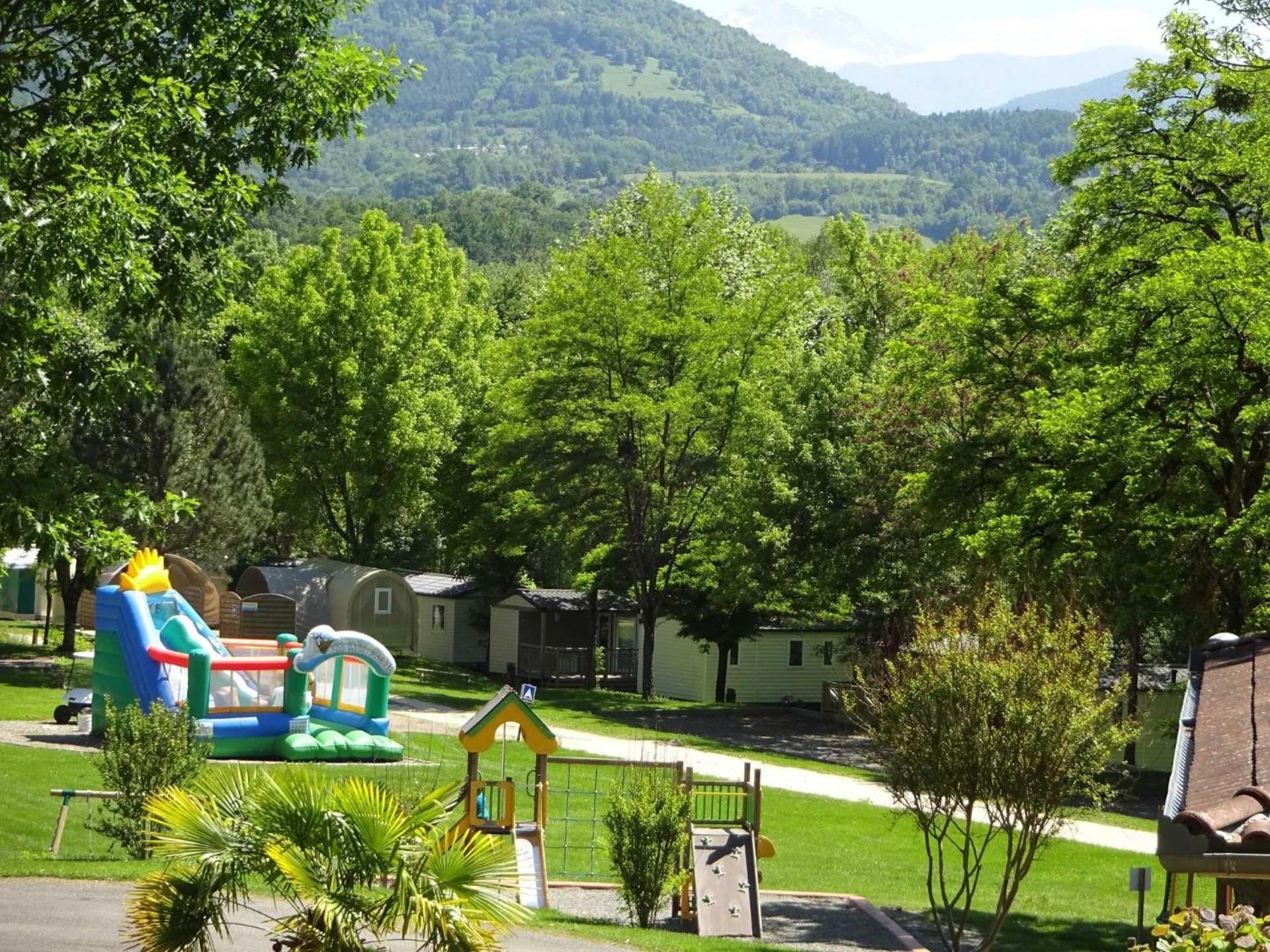 Camping - Piscine - Ccbaieb Montjoie-en-Couserans エクステリア 写真